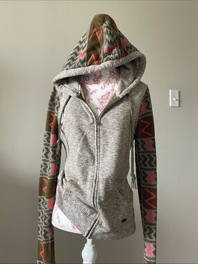 Roxy Heather Green Zip-Up Hoodie with Olive Aztec Patterned Sleeves and Hood
